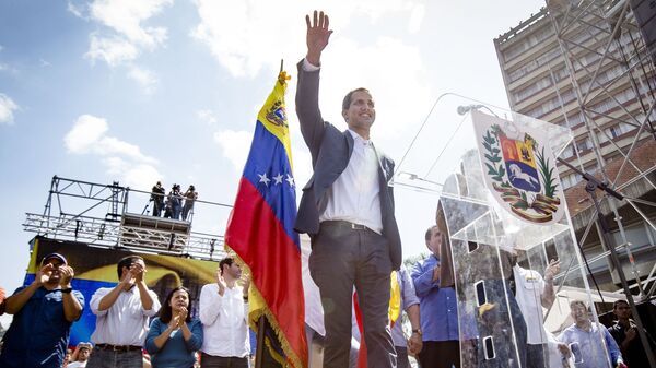 Спикер парламента Венесуэлы и лидер оппозиции Хуан Гуаидо, провозгласивший себя временным президентом страны, на митинге в  Каракасе. 2 февраля 2019