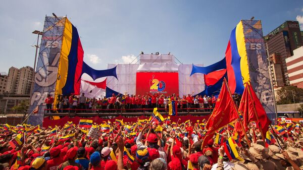 Президент Республики Венесуэла Николас Мадуро выступает на митинге в Каракасе