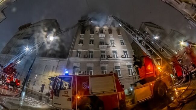 Пожар в жилом доме в центре Москвы