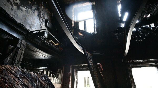 Последствия пожара в жилом доме на Никитском бульваре в Москве