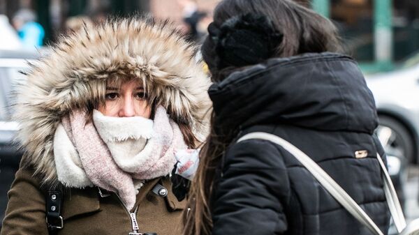Девушки в холодную погоду на Манхэттене в Нью-Йорке