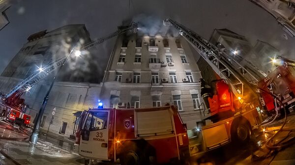 Пожар в жилом доме на Никитском бульваре в Москве