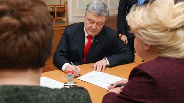 Действующий президент Украины Петр Порошенко проходит регистрацию кандидатов в президенты страны 
