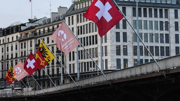 Флаги на одной из улиц Женевы, Швейцария