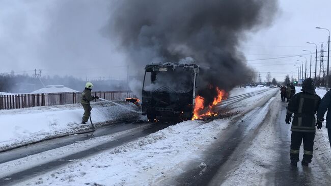 Ликвидация возгорания в автобусе в Гатчинском районе Ленинградской области. 5 февраля 2019