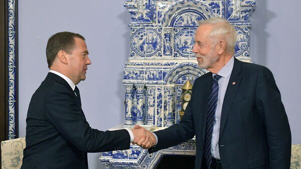 Дмитрий Медведев и президент Международной организации по стандартизации Джон Уолтер во время встречи. 5 февраля 2019