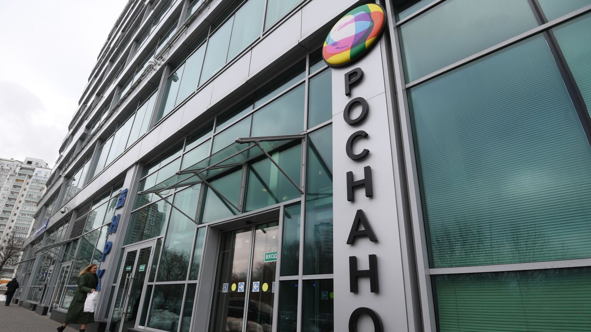 Московская биржа планирует возобновить торги облигациями "Роснано"