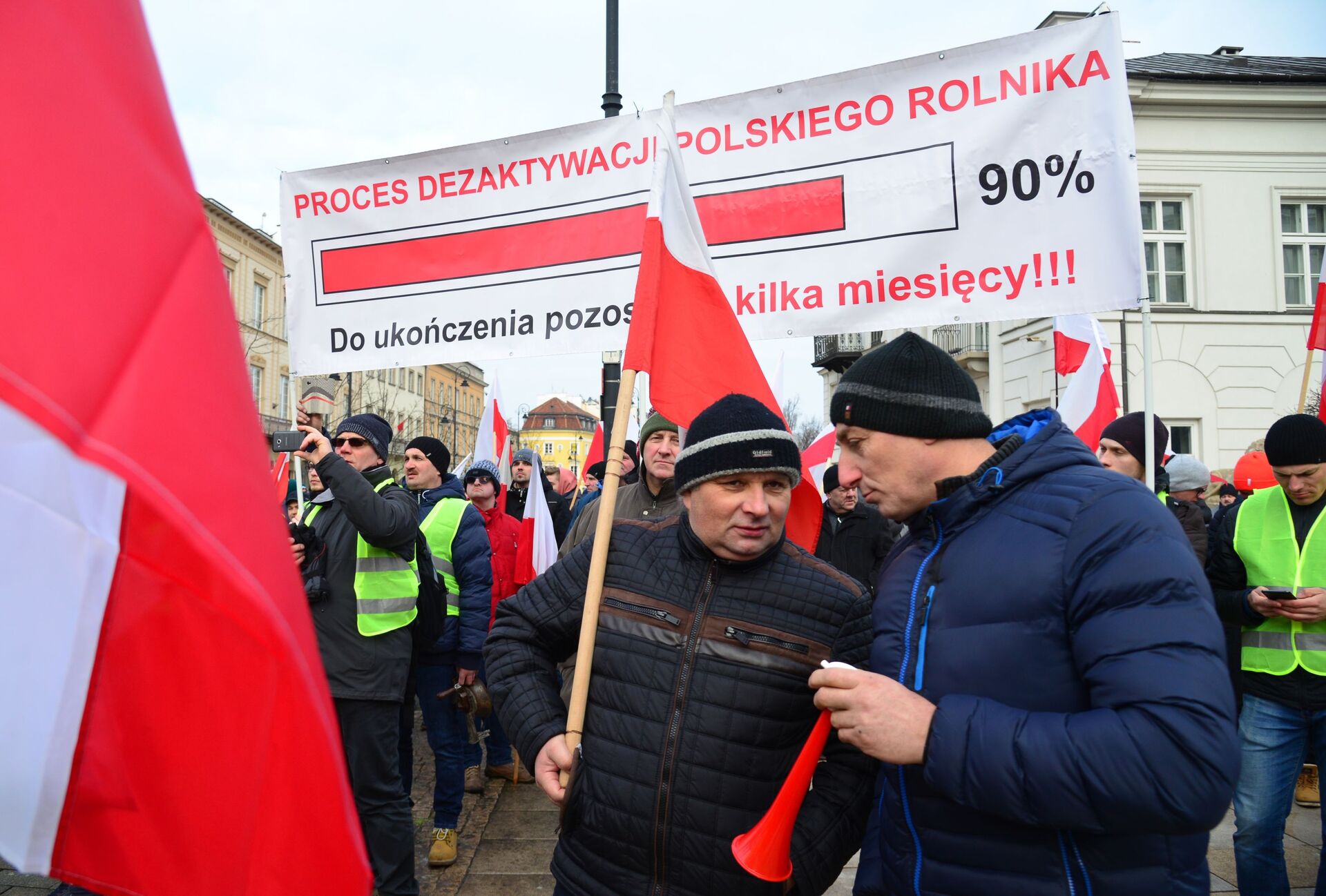 Польские фермеры проводят акцию у президентского дворца в Варшаве за возобновление торговли с Россией и ограничение импорта из Западной Европы. 6 февраля 2019 - РИА Новости, 1920, 16.06.2023