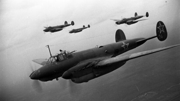 Советские бомбардировщики Пе-2 
