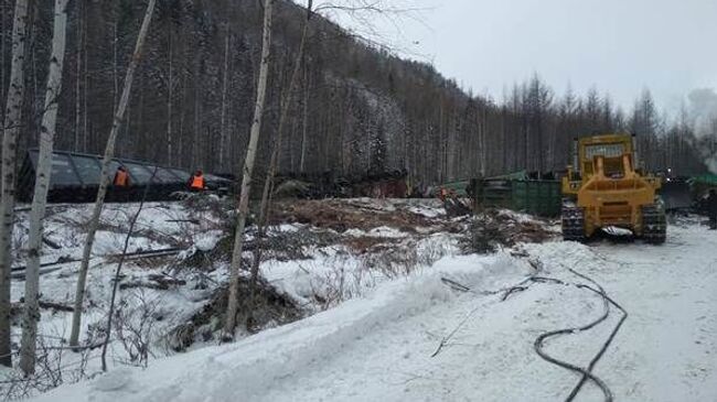 На месте схода вагонов в Верхнебуреинском районе Хабаровского края