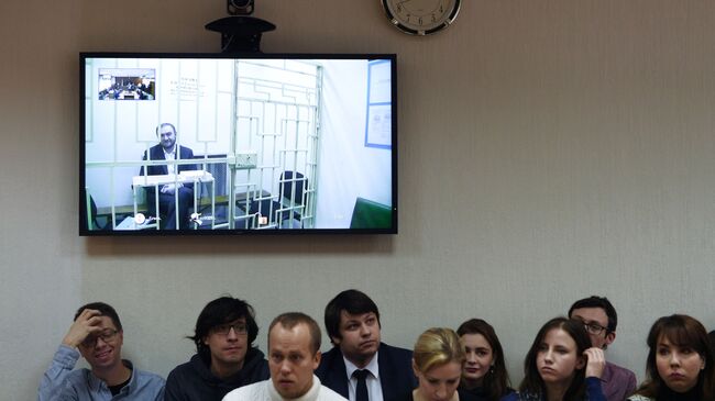 Онлайн-трансляция в Московском городском суде, где идет заседание по рассмотрению жалобы на арест сенатор Рауфа Арашукова