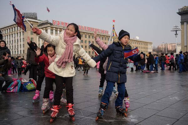 Дети во время празднования лунного Нового года в Пхеньяне
