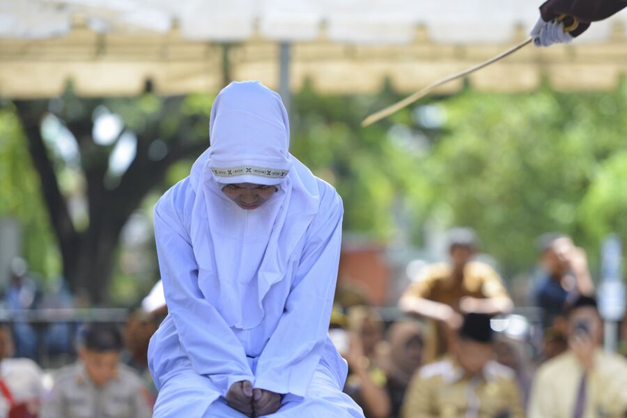 21-летняя мусульманка подвергается наказанию по законам шариата 