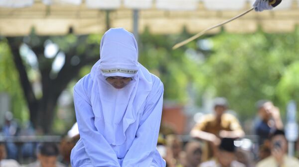 21-летняя мусульманка подвергается наказанию по закону шариата 