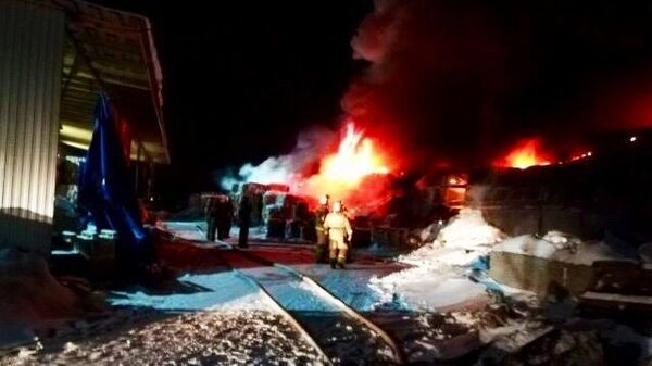 Пожар на складе в промзоне в Кургане
