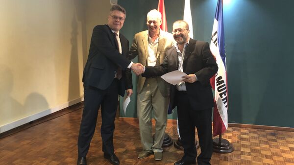 Церемония заключения соглашения о сотрудничестве между Информационным агентством и радио Sputnik и Национальной радиосетью Уругвая