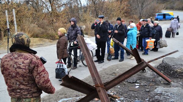 Пункт пропуска в населенном пункте Станица Луганская на линии разграничения Украины и ЛНР