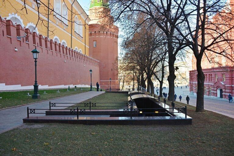 Городской туалет в Кремлевском проезде Городской туалет в Кремлевском проезде