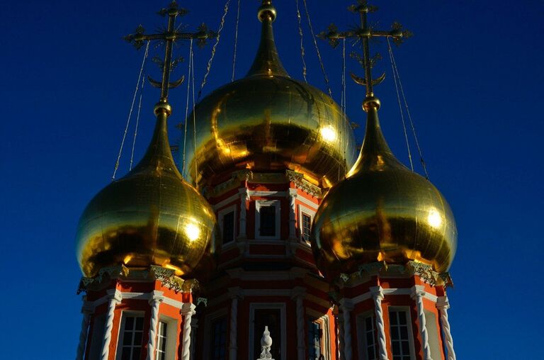 Храм Воскресения Христова в Кадашах, золотые купола Храм Воскресения Христова в Кадашах, золотые купола