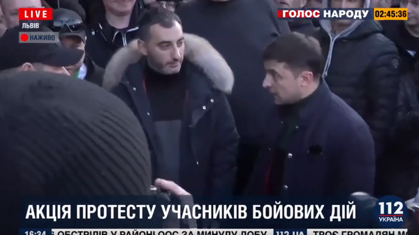 Зеленский пообщался с протестующими во Львове