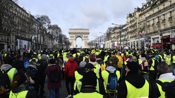 Участники акции протеста жёлтых жилетов в Париже. 9 февраля 2019