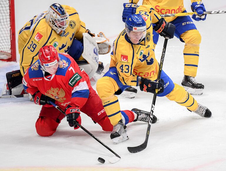 Игровой момент матча сборных России и Швеции Игровой момент матча сборных России и Швеции