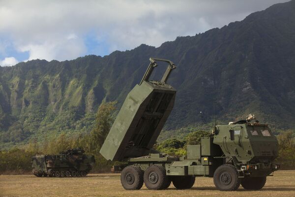 Реактивная система залпового огня на колёсном шасси HIMARS Реактивная система залпового огня на колёсном шасси HIMARS