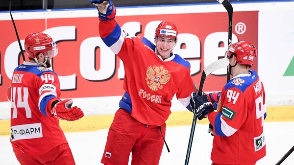 Хоккеисты сборной России Евгений Кулик, Андрей Кузьменко и Андрей Миронов