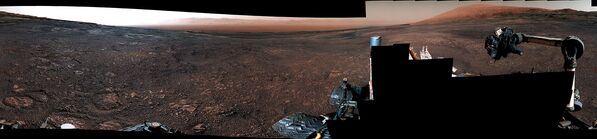 Панорама, сделанная марсоходом Curiosity на хребте Rock Hall