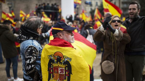 Участники митинга за единство Испании собрались на площади Колумба в Мадриде. 10 февраля 2019