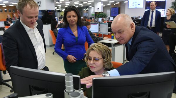 Председатель Совета Федерации РФ Валентина Матвиенко во время посещения МИА Россия сегодня