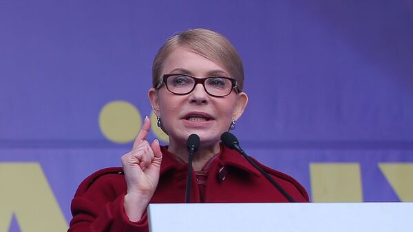 Лидер партии Батькивщина Юлия Тимошенко выступает перед избирателями в Киеве
