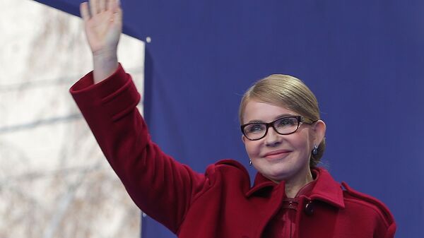 Лидер партии Батькивщина Юлия Тимошенко выступает перед избирателями в Киеве