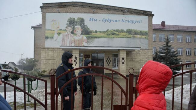 Здание школы в Столбцах, где произошло нападение