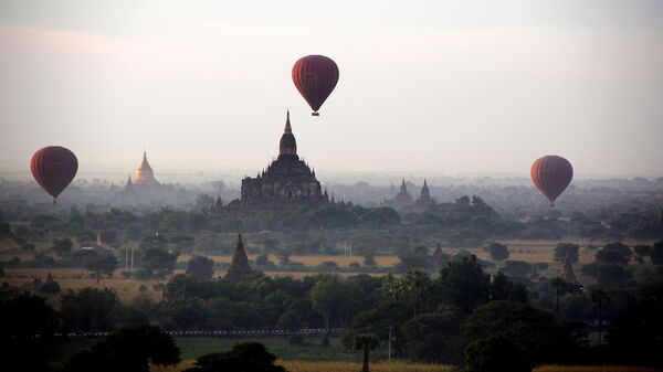 Воздушные шары над равниной Баган, Мьянма