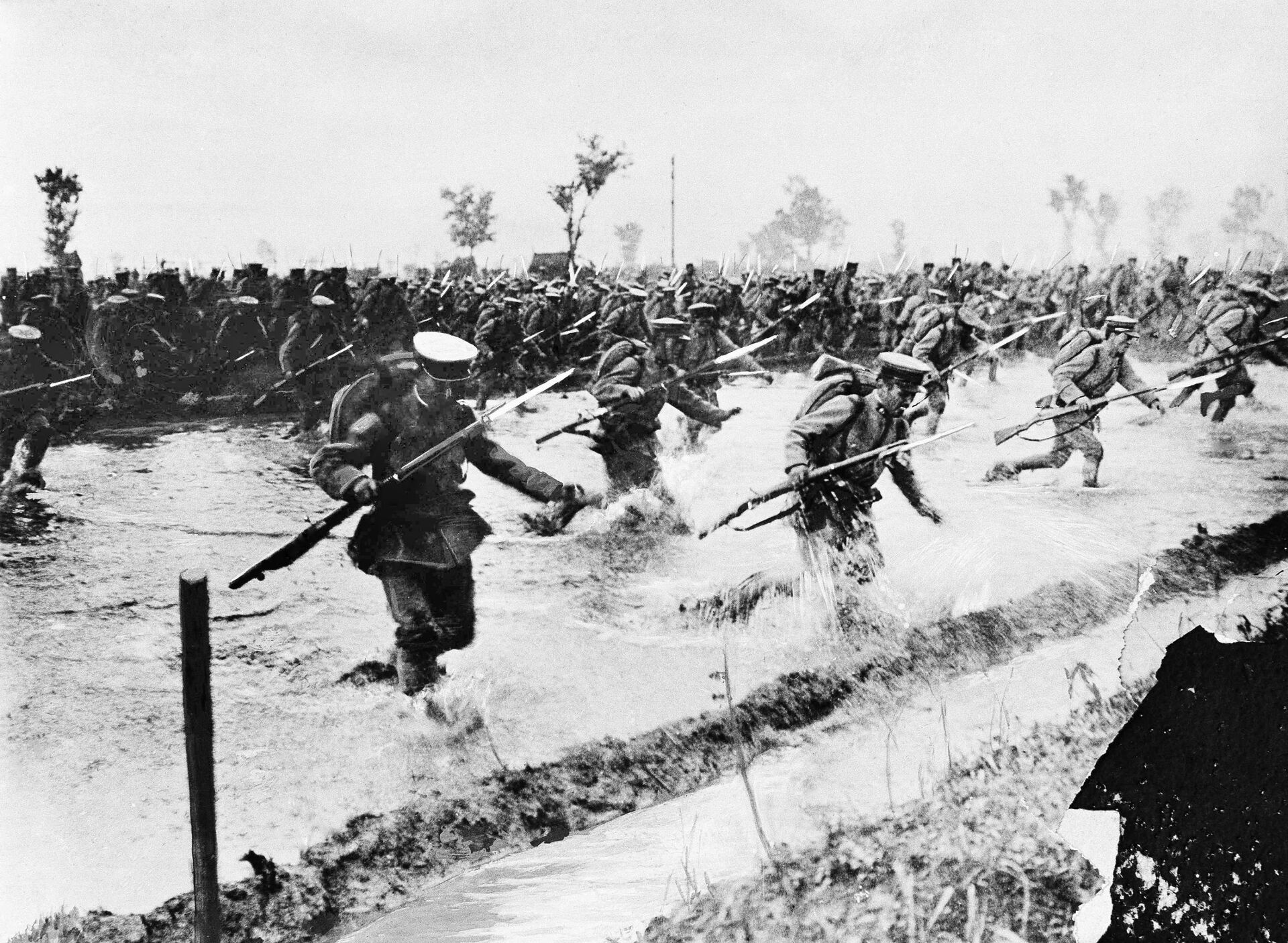 Наступление японской пехоты на русские линии в Азии, 1904 год  - РИА Новости, 1920, 14.10.2020