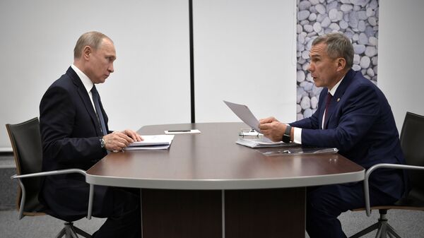 Владимир Путин и президент Республики Татарстан Рустам Минниханов во время встречи. 13 февраля 2019