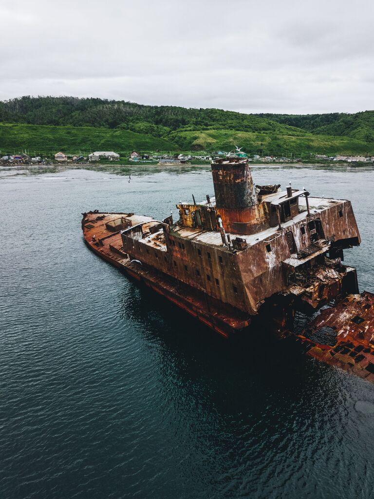 Плавучий завод Аскания. Холмск, Сахалинская область. Россия