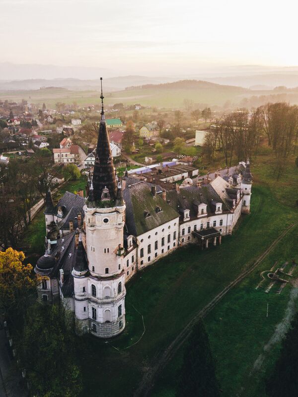 Заброшенный замок в Божкове. Польша
