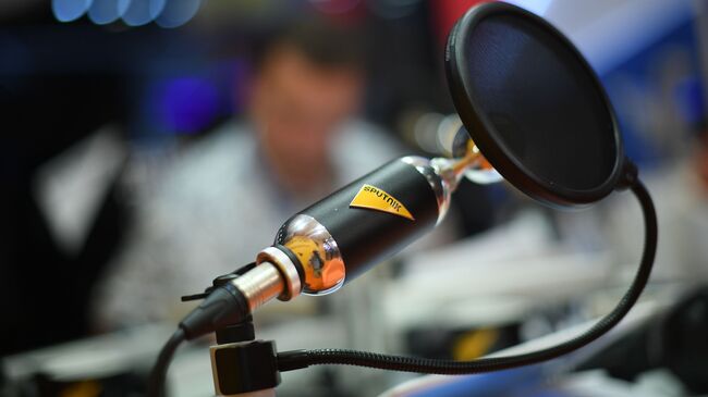 Микрофон в студии радио Sputnik