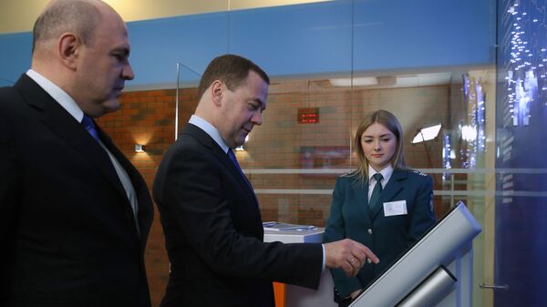 Дмитрий Медведев и руководитель ФНС РФ Михаил Мишустин во время посещения Федеральной налоговой службы РФ. 13 февраля 2019