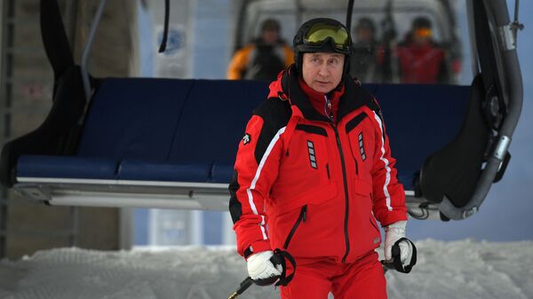  Президент РФ Владимир Путин во время катания на лыжах. 13 февраля 2019