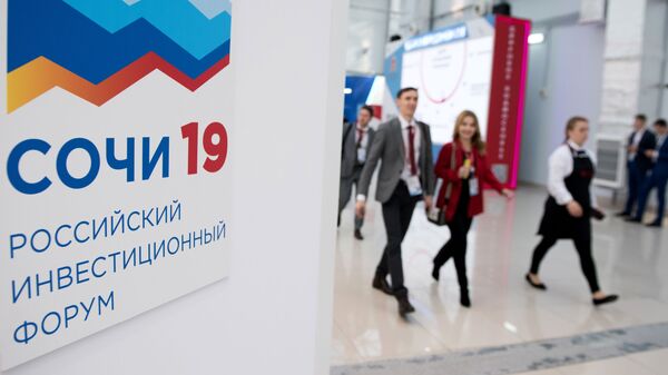 Рекламный щит Российского инвестиционного форума в Сочи