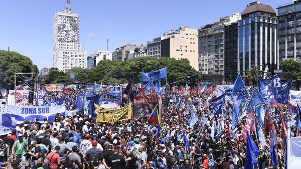 Марш протеста против голода и повышения тарифов в Буэнос-Айресе, Аргентина. 13 февраля 2019