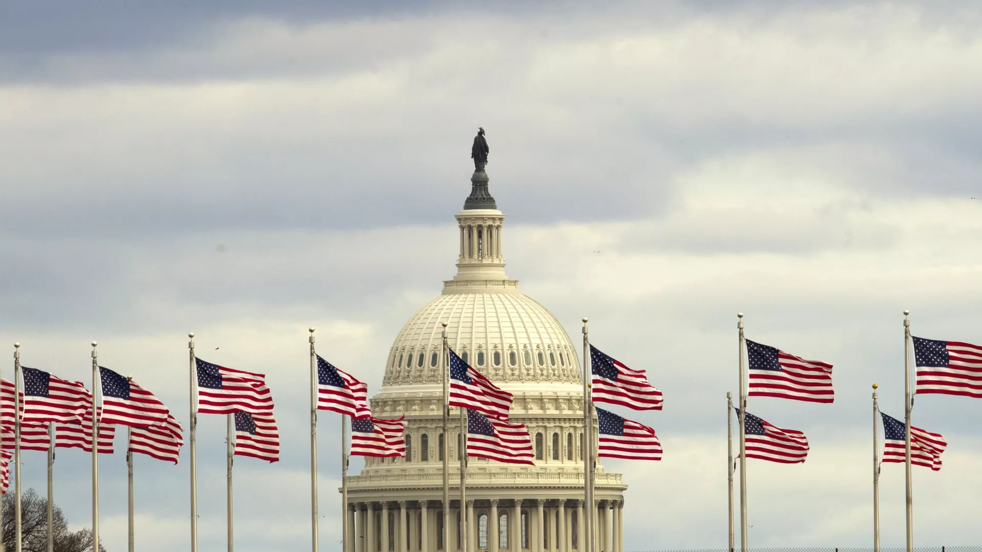 Поддержка прав трансгендеров в США зашла слишком далеко, считают американцы