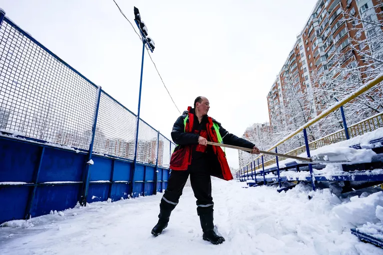 Уборка снега в районе Люблино Уборка снега в районе Люблино