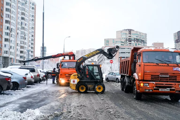 Уборка снега в районе Люблино Уборка снега в районе Люблино