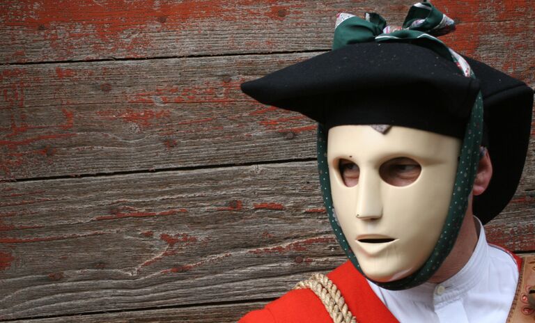 Участник карнавала в Мамойяде, Италия Участник карнавала в Мамойяде, Италия