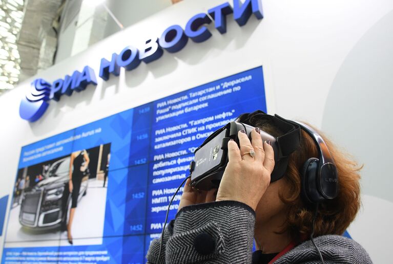 Генеральный директор Государственной Третьяковской галереи Зельфира Трегулова на стенде МИА Россия сегодня на Российском инвестиционном форуме в Сочи Генеральный директор Государственной Третьяковской галереи Зельфира Трегулова на стенде МИА Россия сегодня на Российском инвестиционном форуме в Сочи