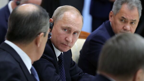 Президент РФ Владимир Путин во время трехсторонней встречи президентов России, Ирана и Турции в Сочи